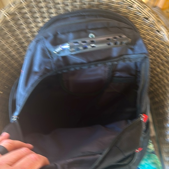 Yorepek Computer and Charging Backpack - Picture 4 of 6